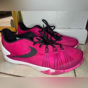 Nike hyperchase pink breast cancer awareness ribbon